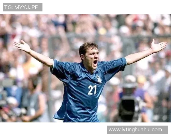 白色10号球衣足球明星的传奇故事与辉煌成就探秘 白色10号球衣足球明星的传奇故事与辉煌成就探秘