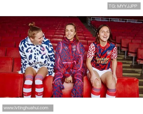 时尚运动潮流足球明星帽衫女装搭配推荐尽显青春活力