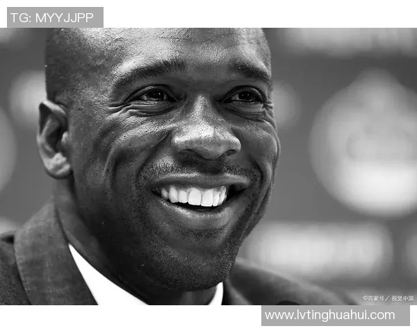 光头后卫足球明星是谁他在绿茵场上的传奇故事与成就揭秘