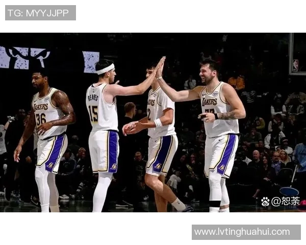 湖人对决热火精彩回顾11月19日比赛全程录像分享与分析 湖人对决热火精彩回顾11月19日比赛全程录像分享与分析